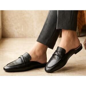 ERIC MICHAEL QUINN WOMEN'S SANDAL in Black